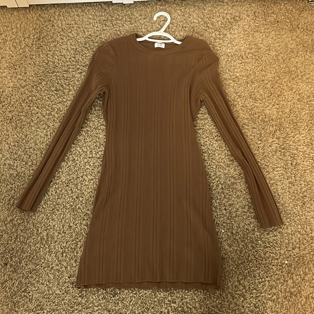 I would say this runs small for an XL, maybe a M or L